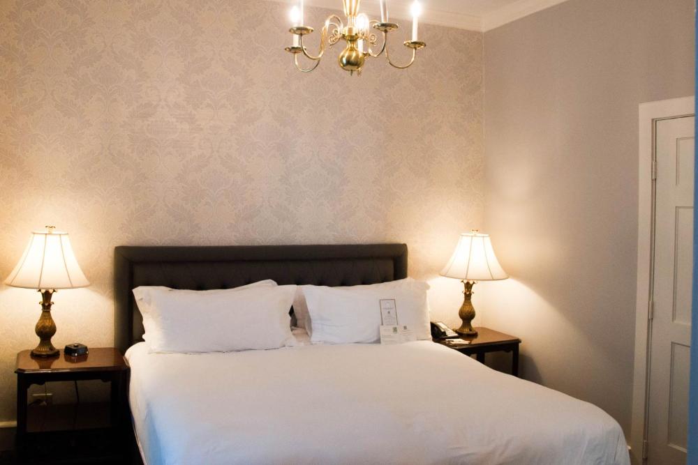 Queen Room interior